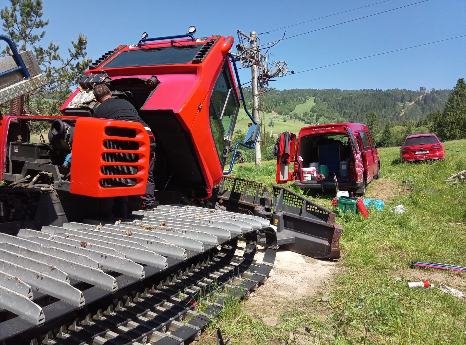 Posezónny servis stroja PistenBully v Bachledovej doline