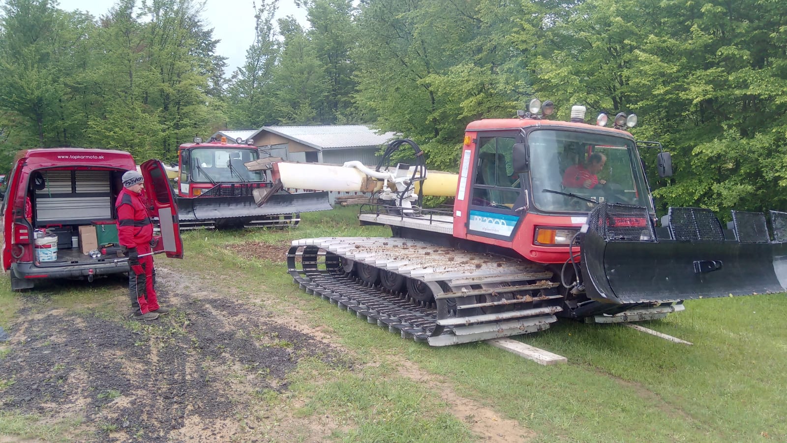 Posezónny servis PistenBully v Medvedí