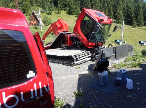 Rolby majú toho počas roka veľa za sebou a preto je nutná základná údržba a opravy. Naši servisní technici ochotne vycestujú za zákazníkom, aby posezónku zrealizovali.