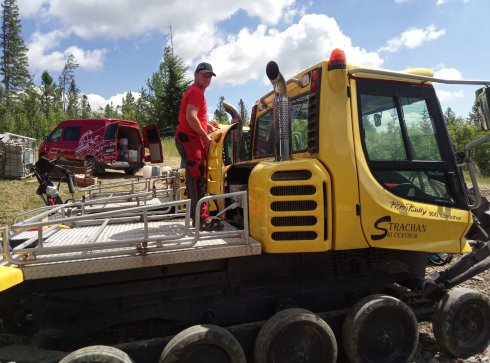 Kolega Ivan začal posezónnu prehliadku na stroji PistenBully 300 Kandahar s motorom Mercedes