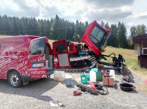 Naši servisní mechanici mali pripravené všetky potrebné nástroje a oleje pre vykonanie posezónneho servisu