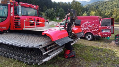 Kontrola stroja PistenBully 300 Kandahar.