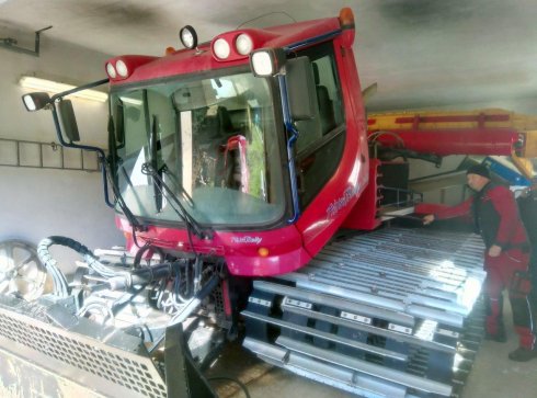 Ročná kontrola sa vykonávala na dvoch strojoch PistenBully - 200 a 300.