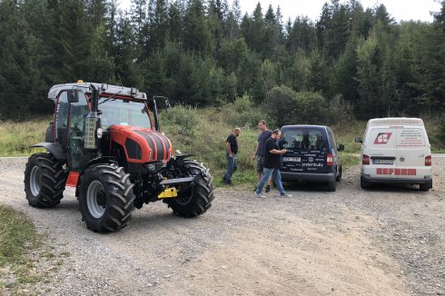 K strojom zabezpečujeme autorizovaný servis, tým servisných technikov príde až k zákazníkovi.