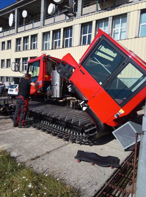 PistenBully 100 na Martinkách pod drobnohľadom kolegu Róberta.